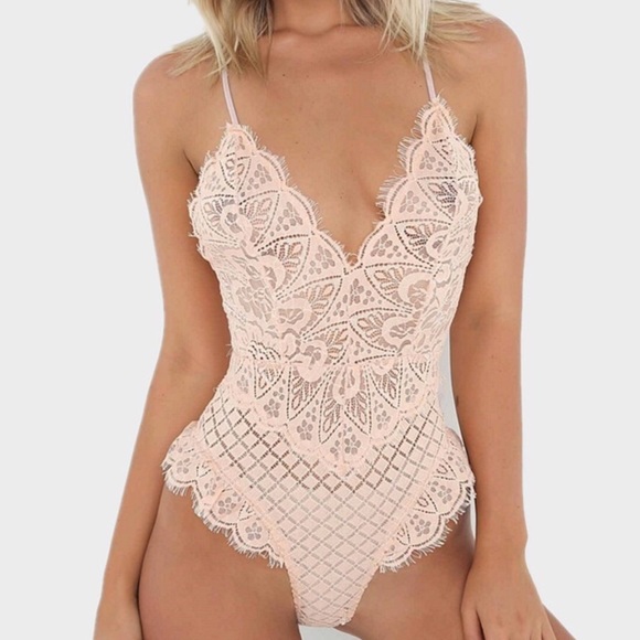 SALE🍑💋💋 LaLa Bodysuit in Peach Pink - Picture 3 of 4